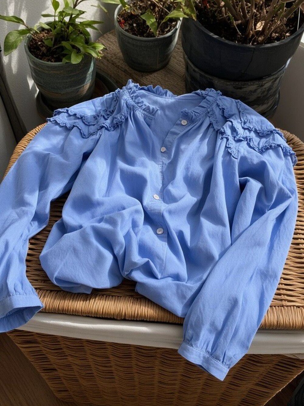 ruffle shoulder long sleeve top.